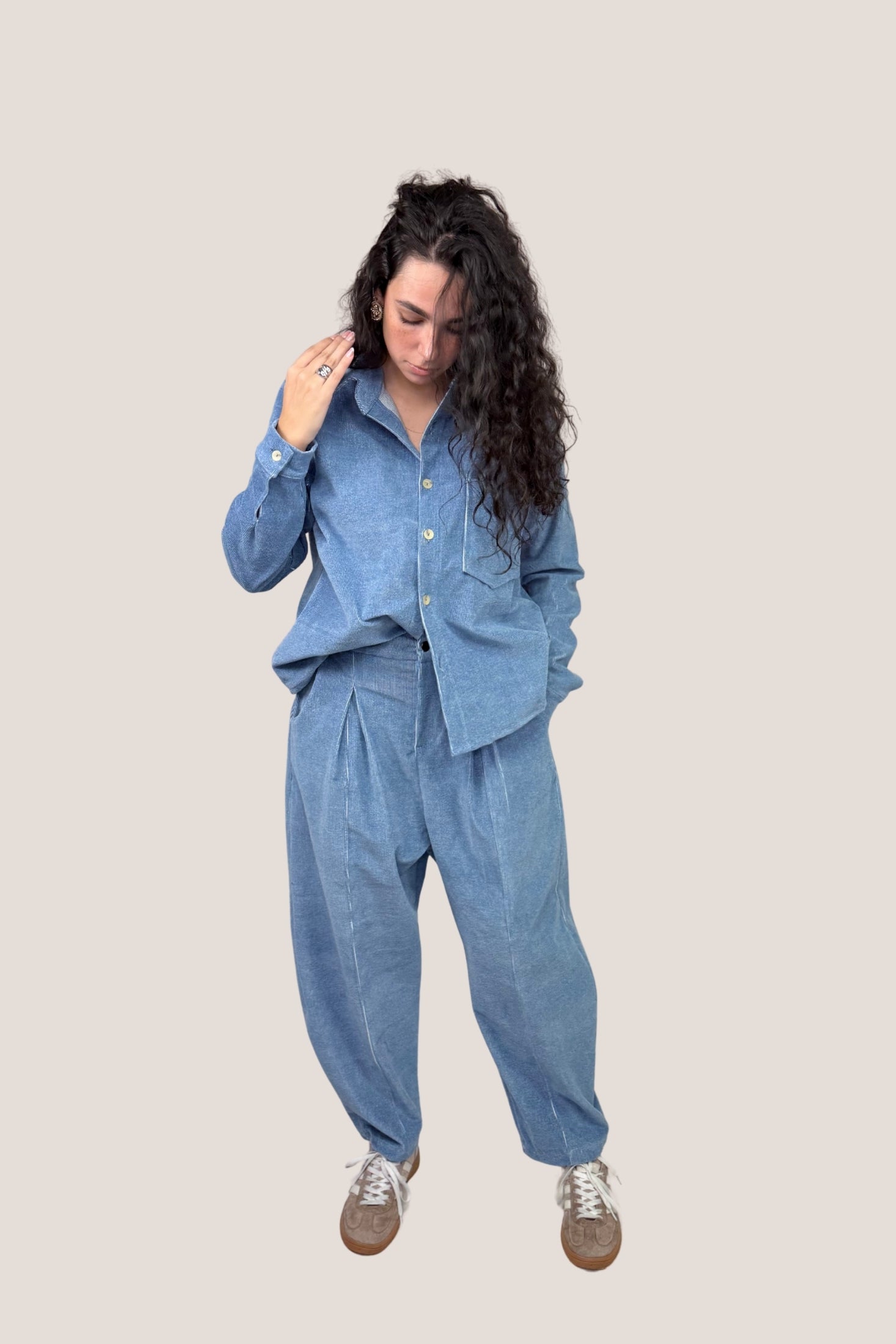 Pantalón barrel micro pana tejana