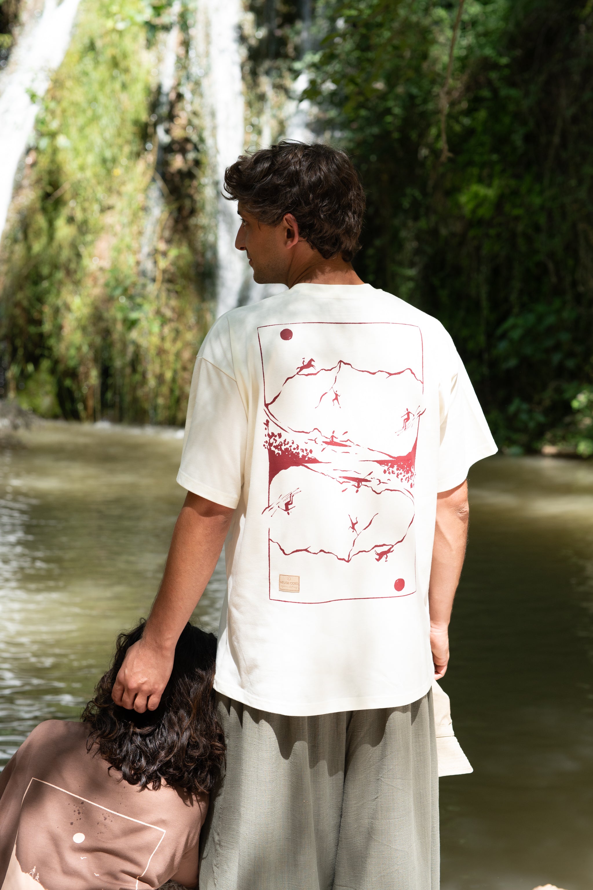 Camiseta blanca oversized rojo