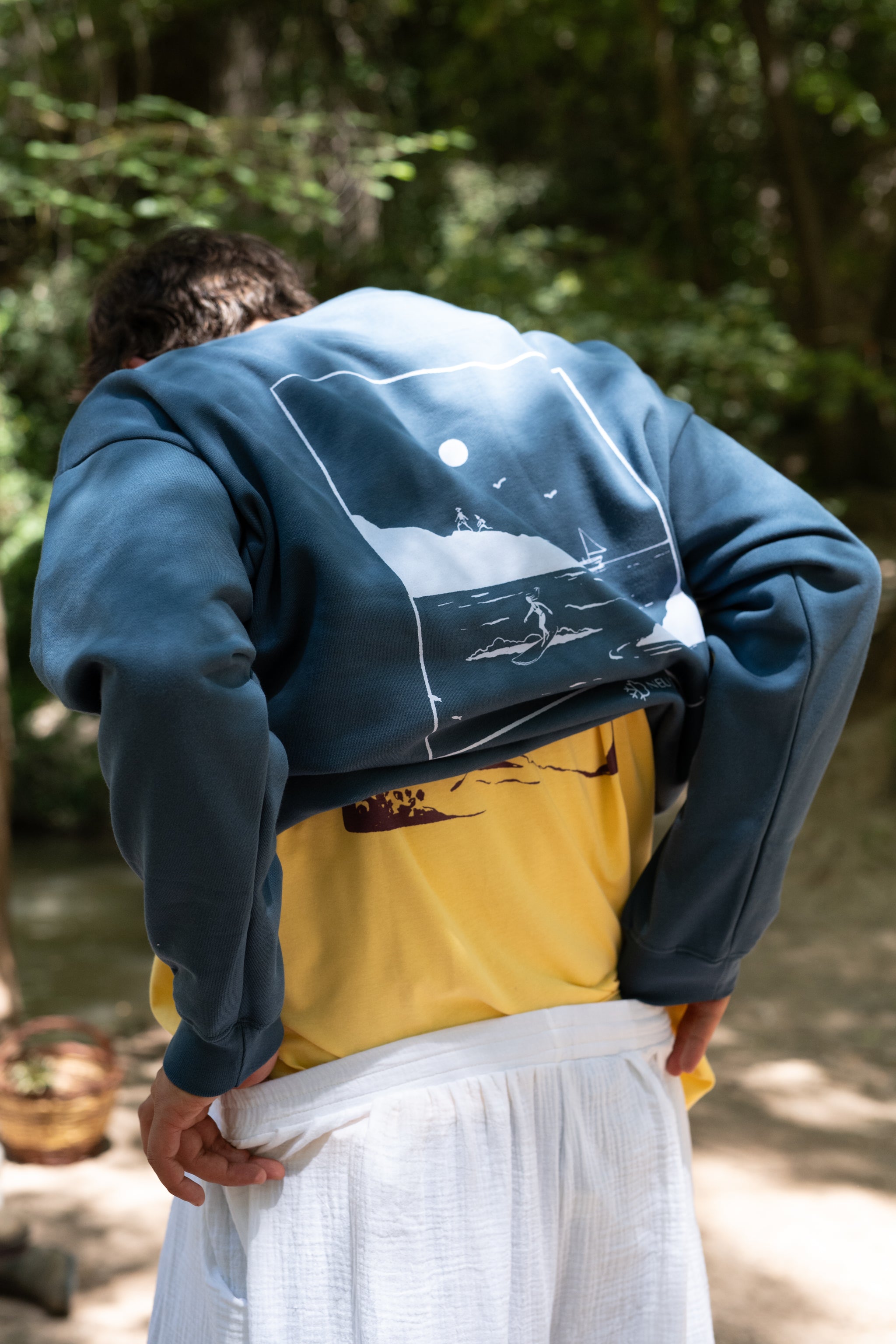 Sudadera oversized azul ilustración azul cielo