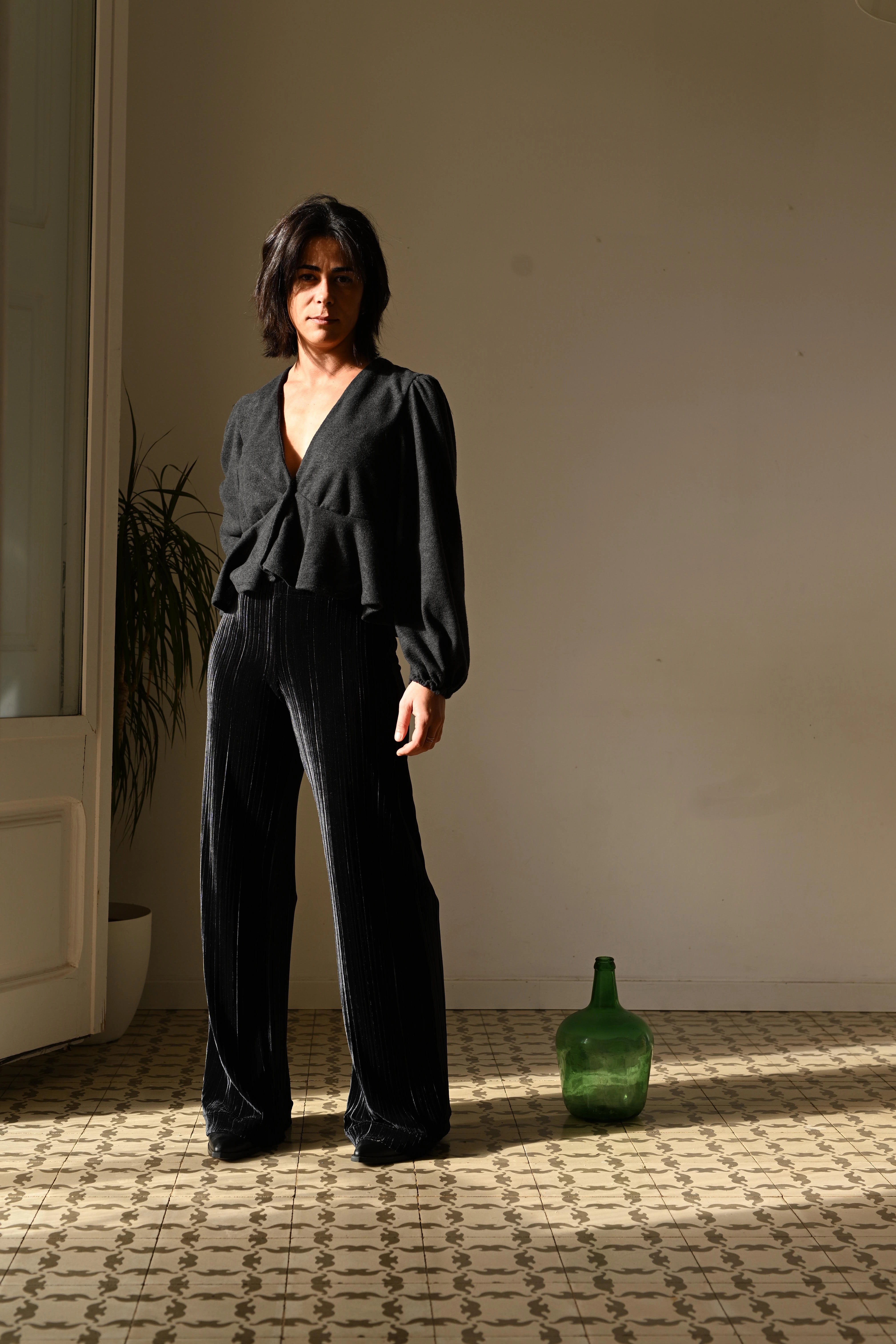 Pantalón plisado velour negro