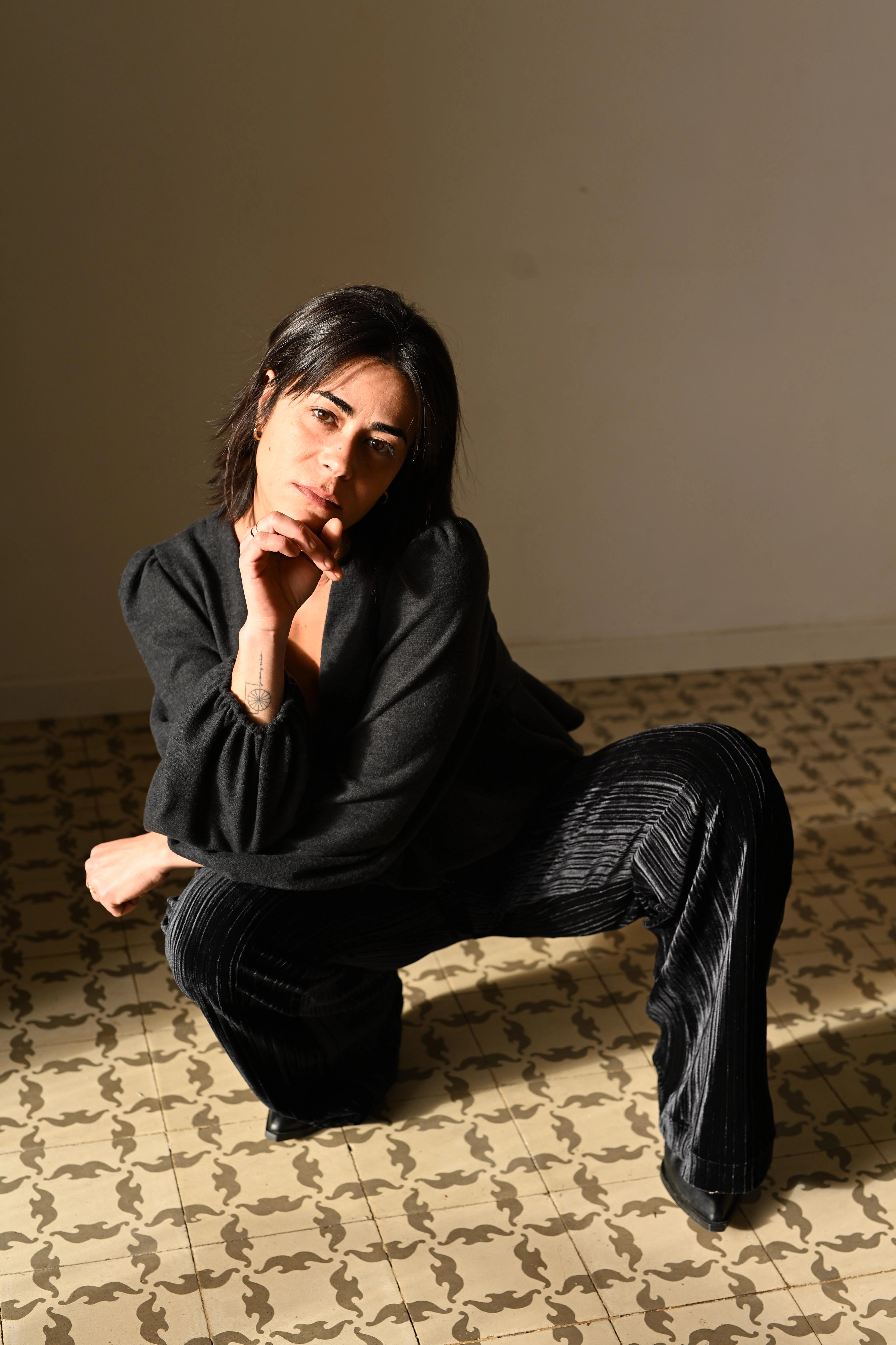 Pantalón plisado velour negro