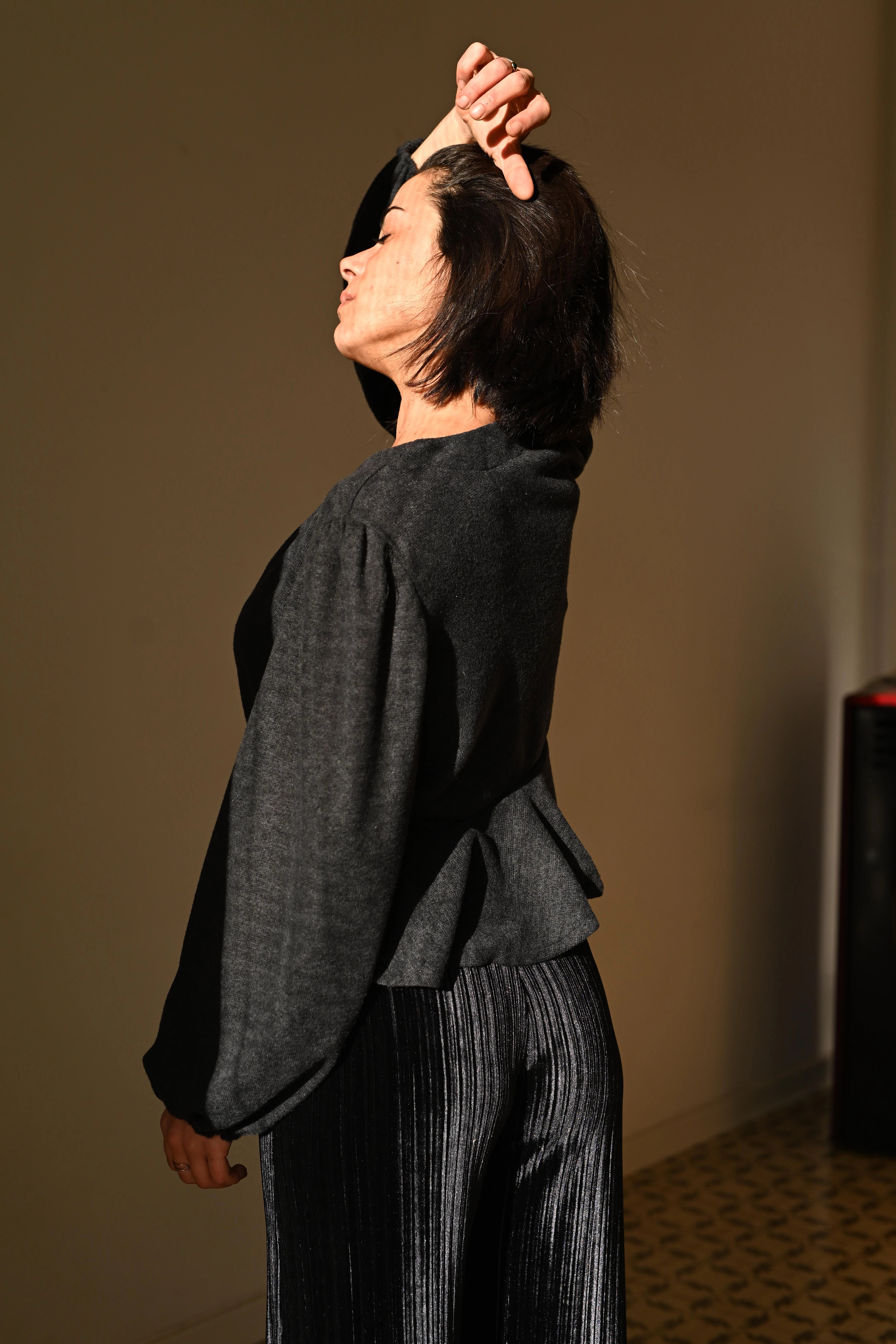 Pantalón plisado velour negro